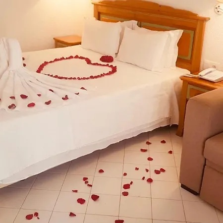 Apartahotel Ourabay - Art&holidays 4*