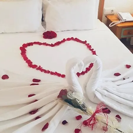 Ξενοδοχείο με διαμερίσματα Ourabay - Art & Holidays Αλμπουφέιρα