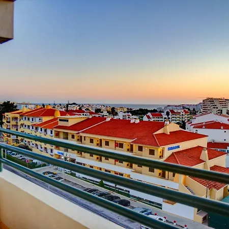 Ξενοδοχείο με διαμερίσματα Ourabay - Art & Holidays 4*