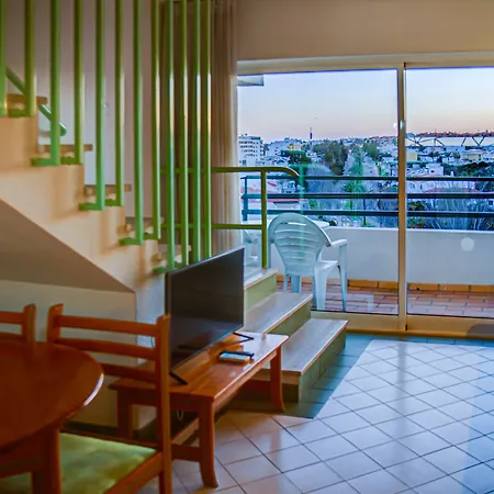 Ξενοδοχείο με διαμερίσματα Ourabay - Art & Holidays Αλμπουφέιρα