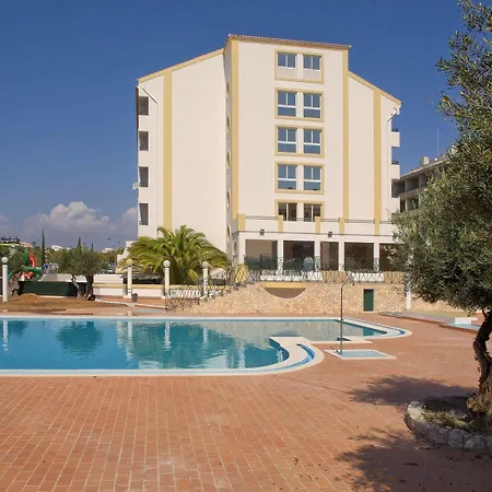 Ξενοδοχείο με διαμερίσματα Ourabay - Art & Holidays 4*