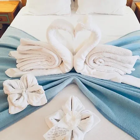 Ξενοδοχείο με διαμερίσματα Ourabay - Art & Holidays 4*