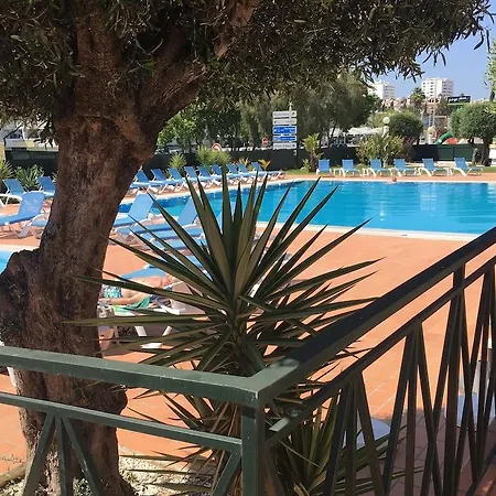 Ξενοδοχείο με διαμερίσματα Ourabay - Art & Holidays 4*