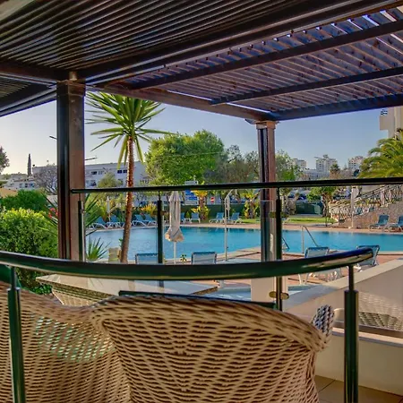 Ourabay - Art & Holidays Ξενοδοχείο με διαμερίσματα 4*