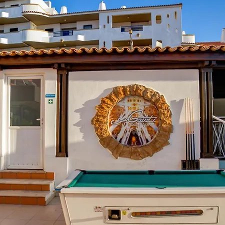 Ξενοδοχείο με διαμερίσματα Ourabay - Art & Holidays