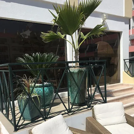 Ξενοδοχείο με διαμερίσματα Ourabay - Art & Holidays Αλμπουφέιρα