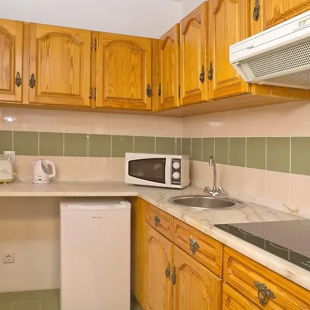 Ξενοδοχείο με διαμερίσματα Ourabay - Art & Holidays 4*
